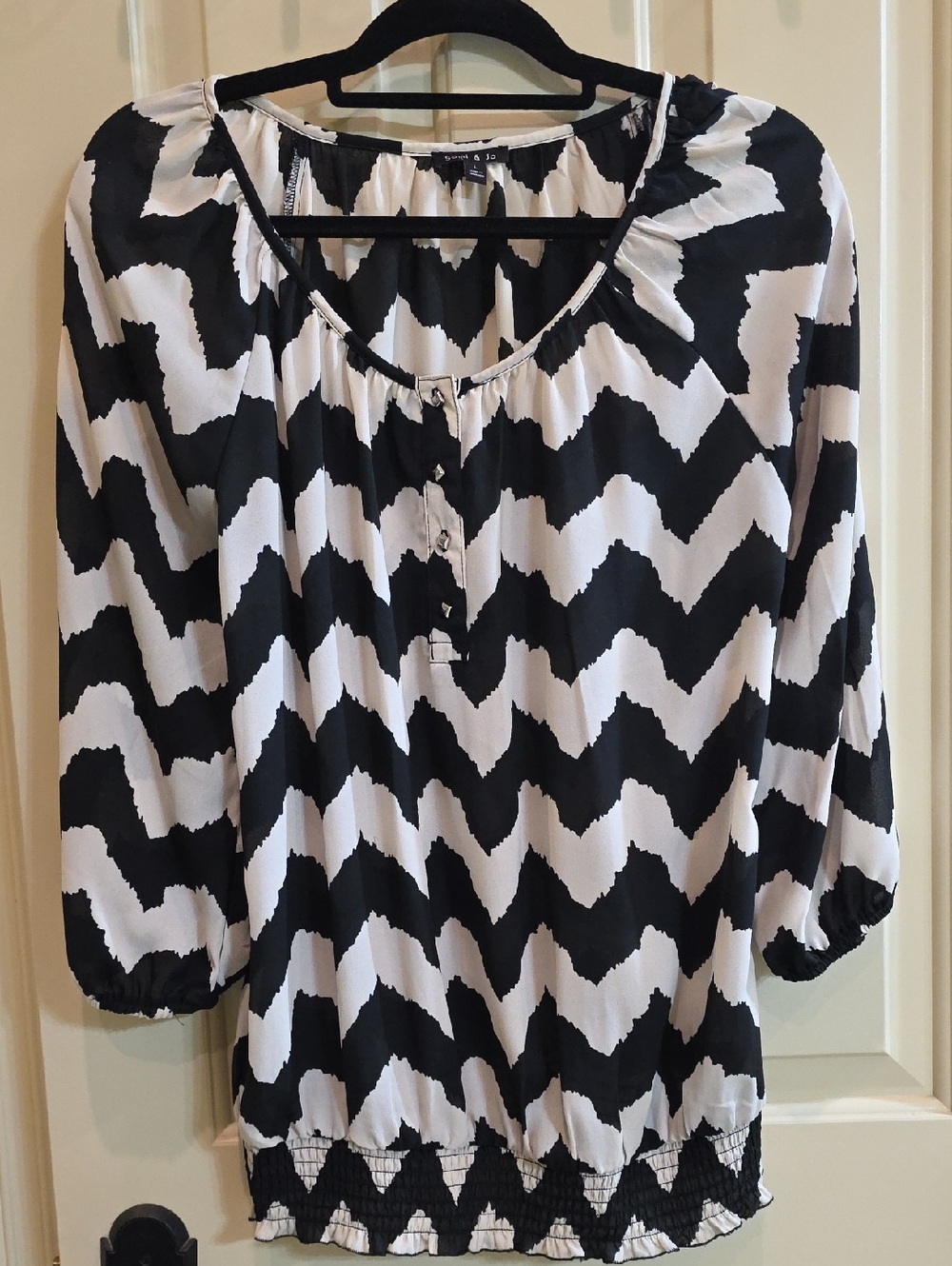 Sami & Jo Black and White Zigzag Peasant Blouse